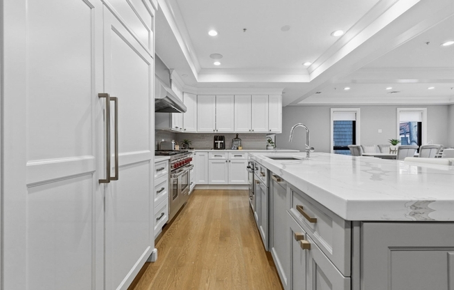 377 W 1 ST