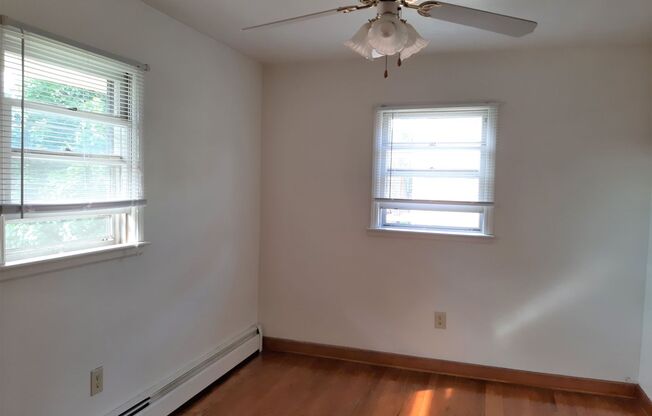 2 beds, 1 bath, 903 sqft, $1,290, Unit A-2