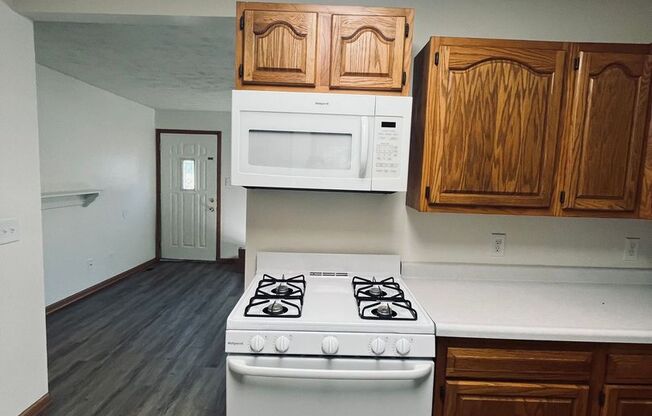 2 beds, 1 bath, $1,100