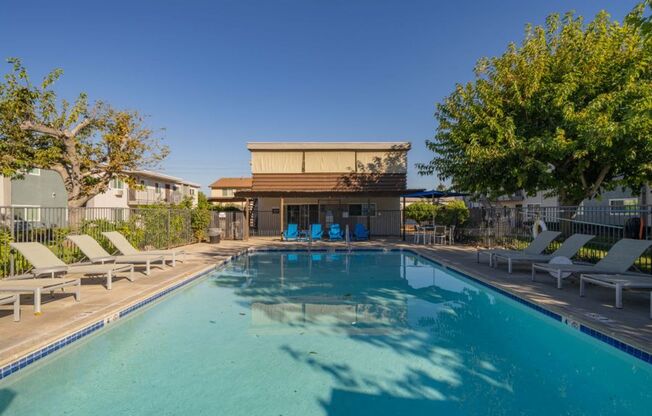 3 beds, 2 baths, 1,200 sqft, $2,900, Unit 633-35