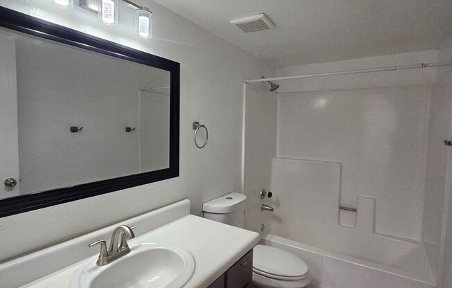 1 bed, 1 bath, 580 sqft, $995, Unit 123