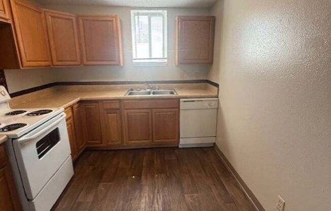 2 beds, 1 bath, 858 sqft, $820, Unit 2615-103
