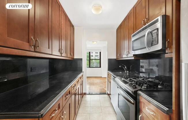 2 beds, 1 bath, 1,050 sqft, $5,800, Unit 7F