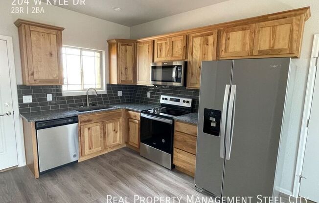 204 W KYLE DR