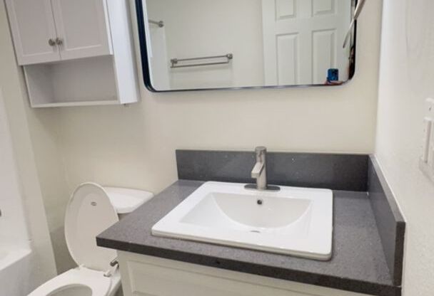 2 beds, 1 bath, 1,100 sqft, $2,568, Unit 241-40