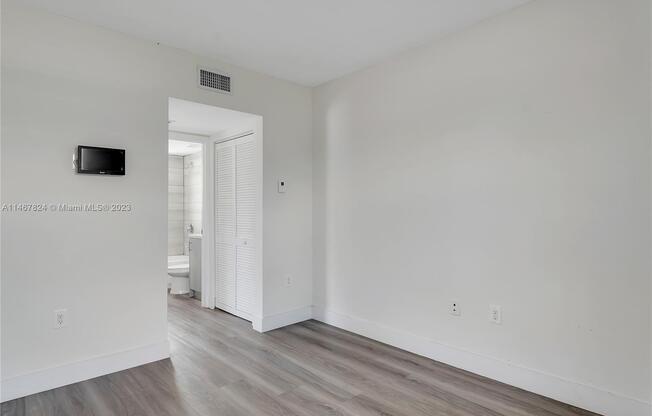 1710 NORTHWEST 1 CT