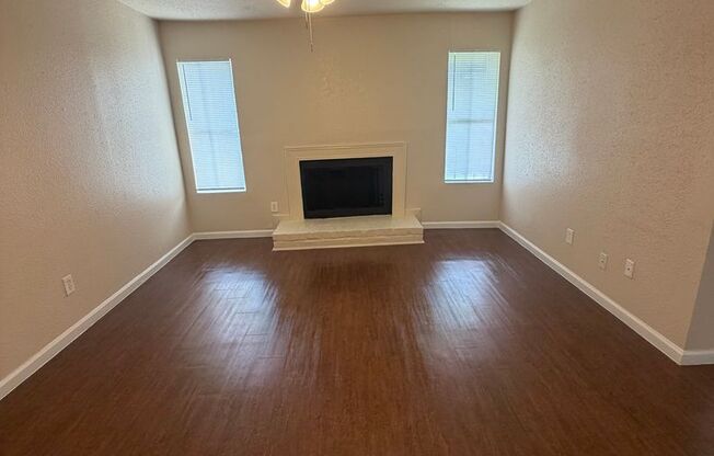 2 beds, 1 bath, 812 sqft, $1,085, Unit 1106