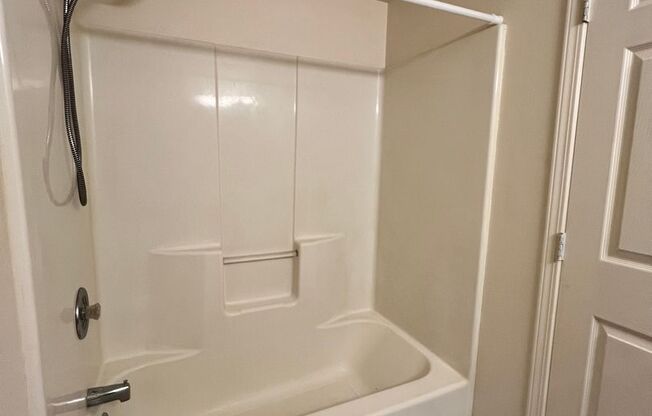 Studio, 1 bath, $950, Unit D