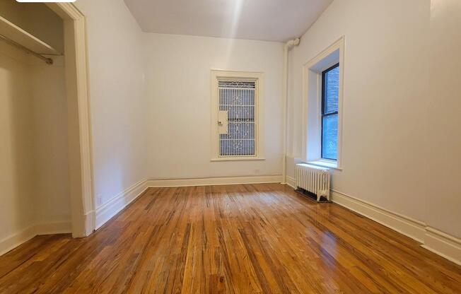 172 W 77 ST