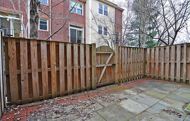 Stately Upgraded Townhouse 2 miles to Crystal City Metro!!