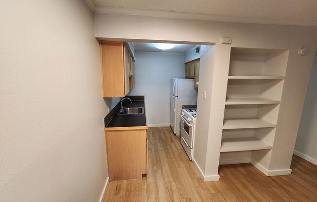 2 beds, 1 bath, 900 sqft, $1,299, Unit ELP2202-135