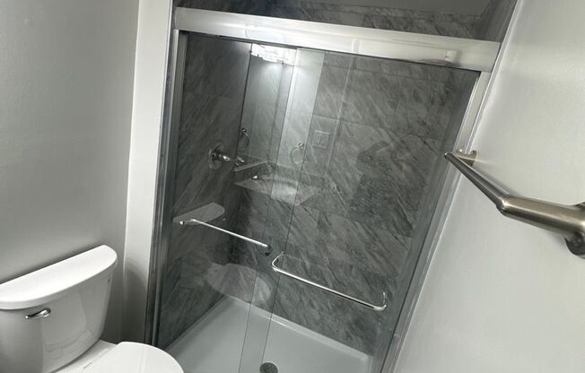 3 beds, 2 baths, 1,300 sqft, $2,400, Unit 3335 #102