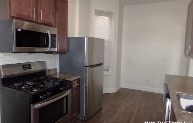 908 W Montrose Ave bsmt