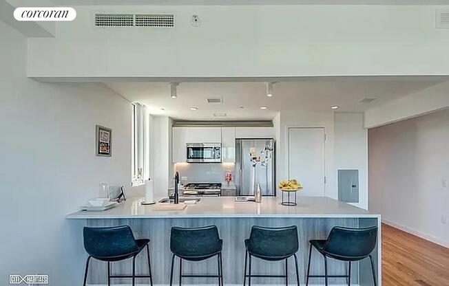 2 beds, 1 bath, $5,700, Unit 430