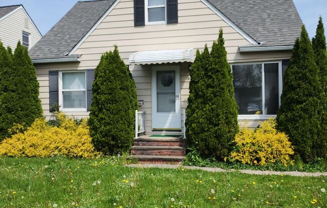 Gorgeous 3 Bedroom Home For Rent in Garfield Heights