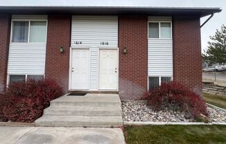 2 beds, 1 bath, $975, Unit 1616 S Von Elm