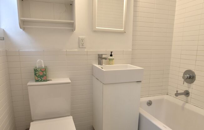 Studio, 1 bath, $3,100, Unit 2F