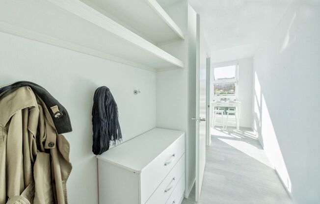 Studio, 1 bath, 381 sqft, $1,420, Unit 713