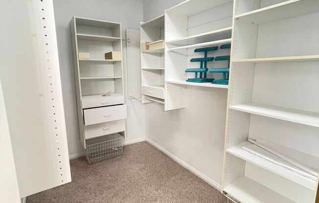 3 beds, 2.5 baths, $3,300