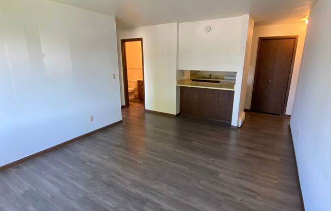 2 beds, 1 bath, 800 sqft, $1,250, Unit 5006-1