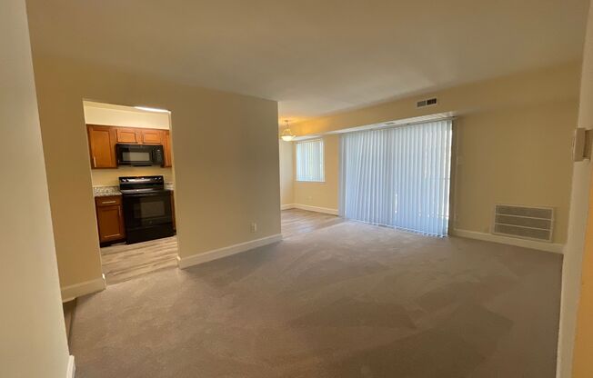 2 beds, 2 baths, 1,000 sqft, $1,975, Unit 14227 #301