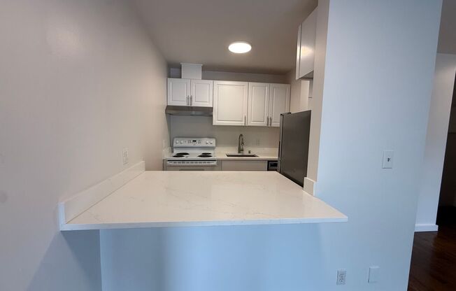 1000 1 AVE W