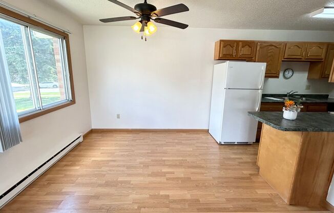2 beds, 1 bath, 850 sqft, $810, Unit 2542-302
