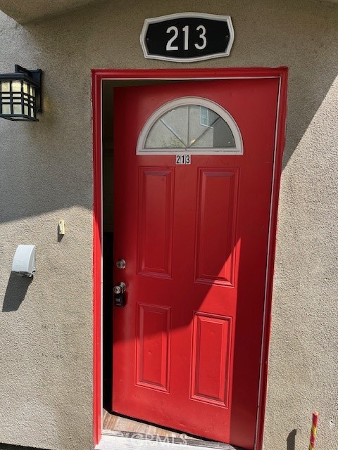 211 E 84th Place