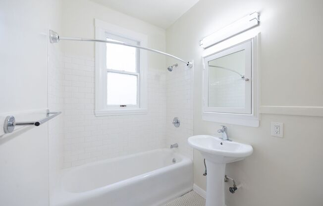 Studio, 1 bath, $2,595, Unit 102