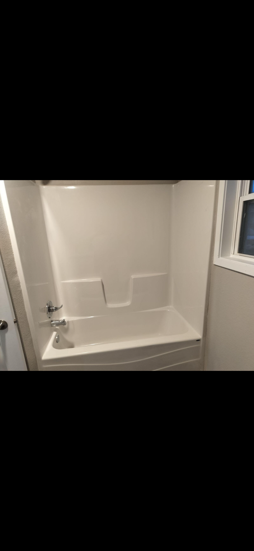 2 beds, 1 bath, 700 sqft, $1,200, Unit 211