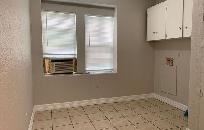 2 beds, 1 bath, $900