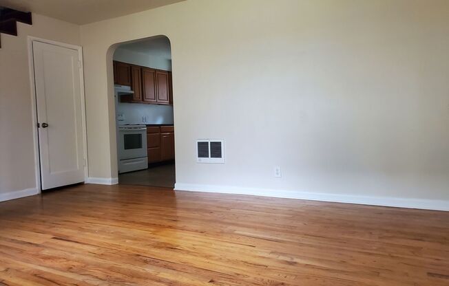 2 beds, 1 bath, $1,200