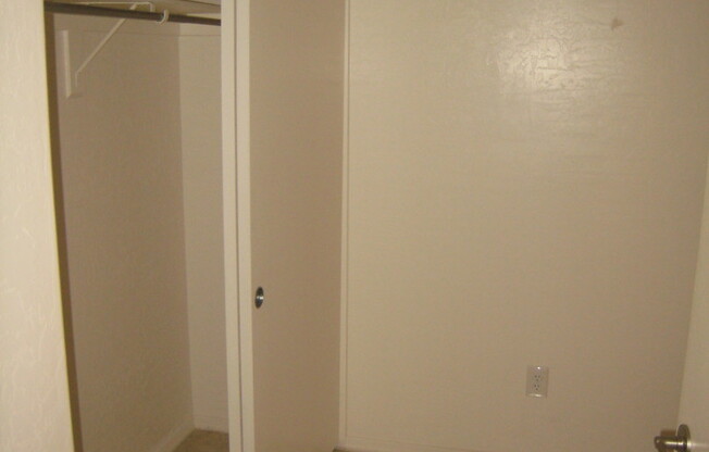 3 beds, 2 baths, $1,600, Unit UNIT 2027