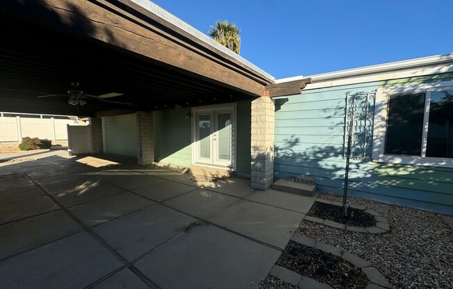 AVAILABLE NOW!!! 2 Bed / 2 Bath Home in Palm Desert Greens!