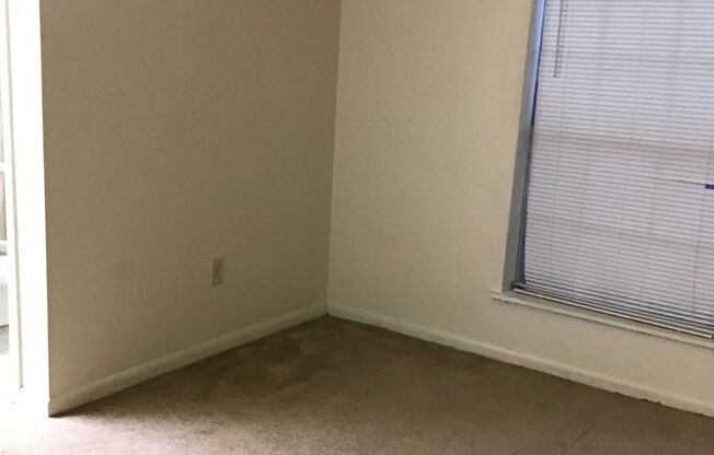 2 beds, 2 baths, 995 sqft, $800, Unit 14