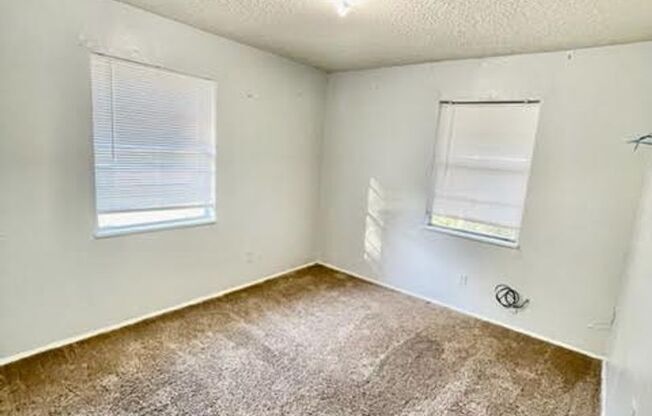 3 beds, 1 bath, $1,100