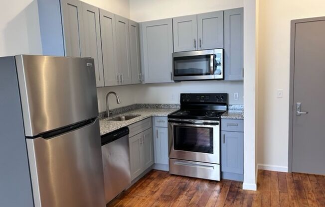 Studio, 1 bath, 450 sqft, $1,450, Unit 305