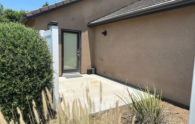 2011 BELLA OAKS DR. - 3 BEDROOM 2 BATH - TULARE - DEL LAGO