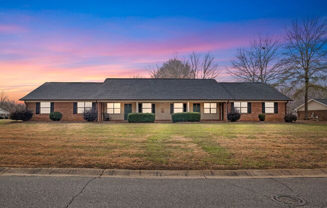 1 bed, 1 bath, 624 sqft, $995, Unit 918-918C Foxcroft
