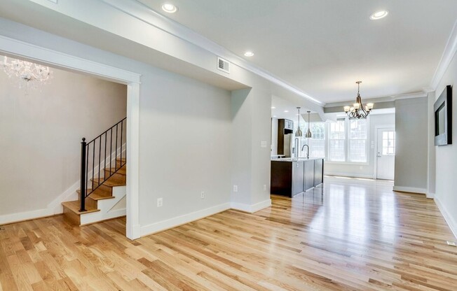 637 Franklin St NE