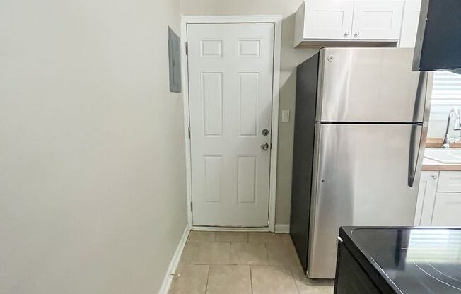 2 beds, 1 bath, 725 sqft, $945