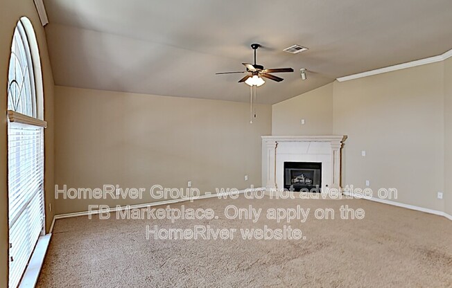 15825 SONADOR DR