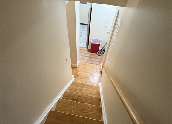 3 beds, 1 bath, $4,500, Unit 4