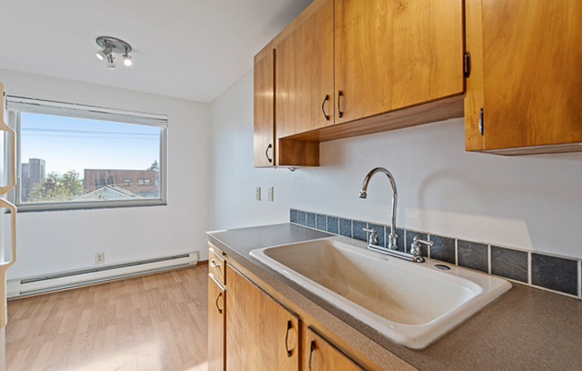 1 bed, 1 bath, 700 sqft, $1,695, Unit 400