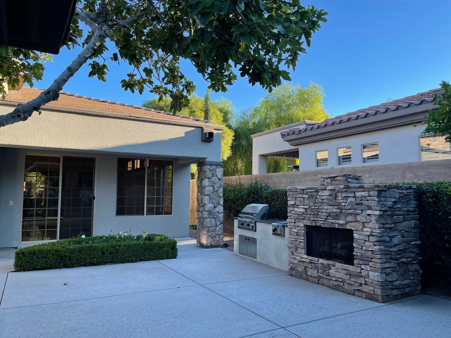 ANTHEM COUNTRY CLUB GUARD GATED 3 BEDROM HOME WITH CASITA