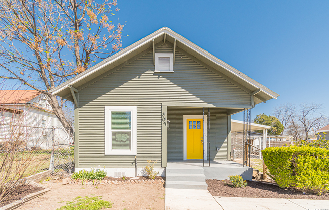 307 W LUBBOCK ST