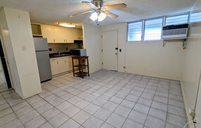 Pet friendly 1 bedroom 1 bath 4th floor walk up in Makiki with 1 covered Parking