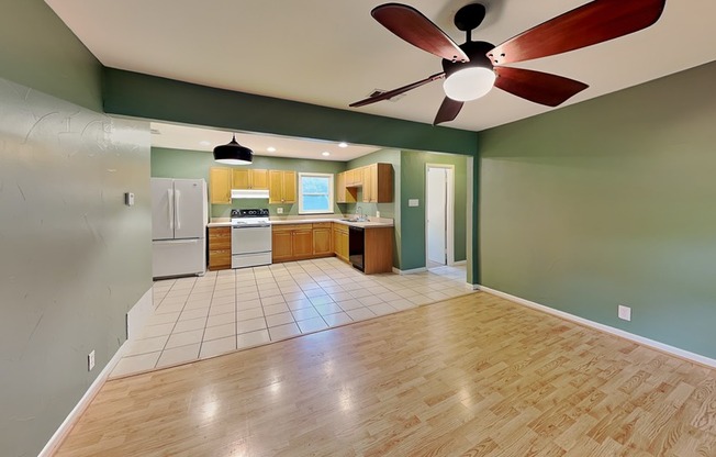 412 HARRISON LN