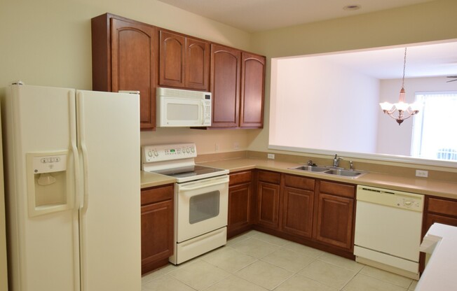 Beautiful 3 Bed 2.5 Bath Gated Townhouse for Rent in Winter Park, FL!