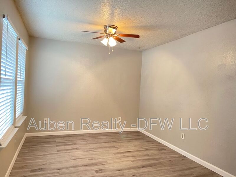 327 SE 3 ST
